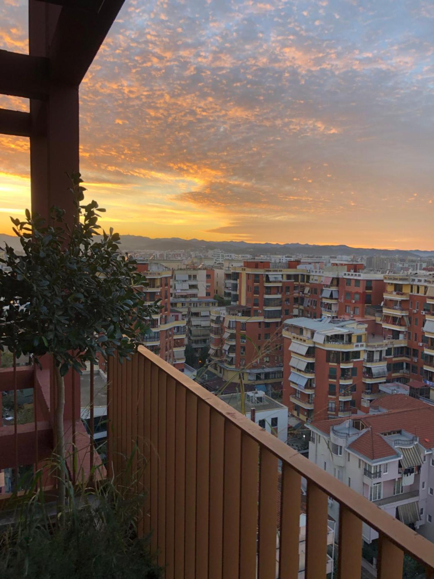 Garden Building Luxury Apartment ティラナ エクステリア 写真