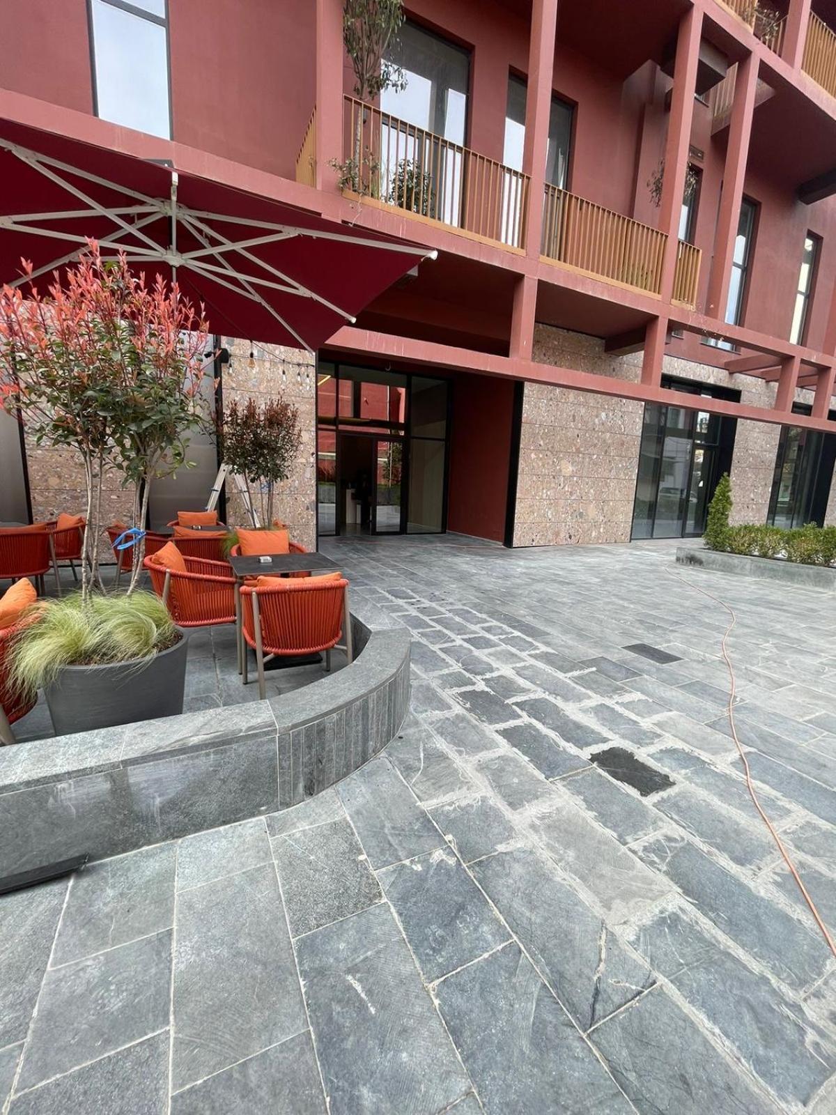 Garden Building Luxury Apartment ティラナ エクステリア 写真