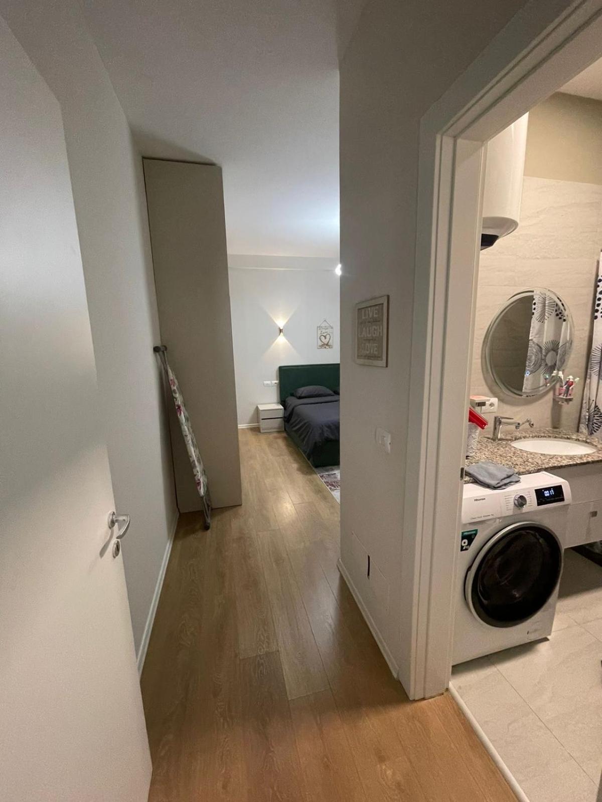 Garden Building Luxury Apartment ティラナ エクステリア 写真