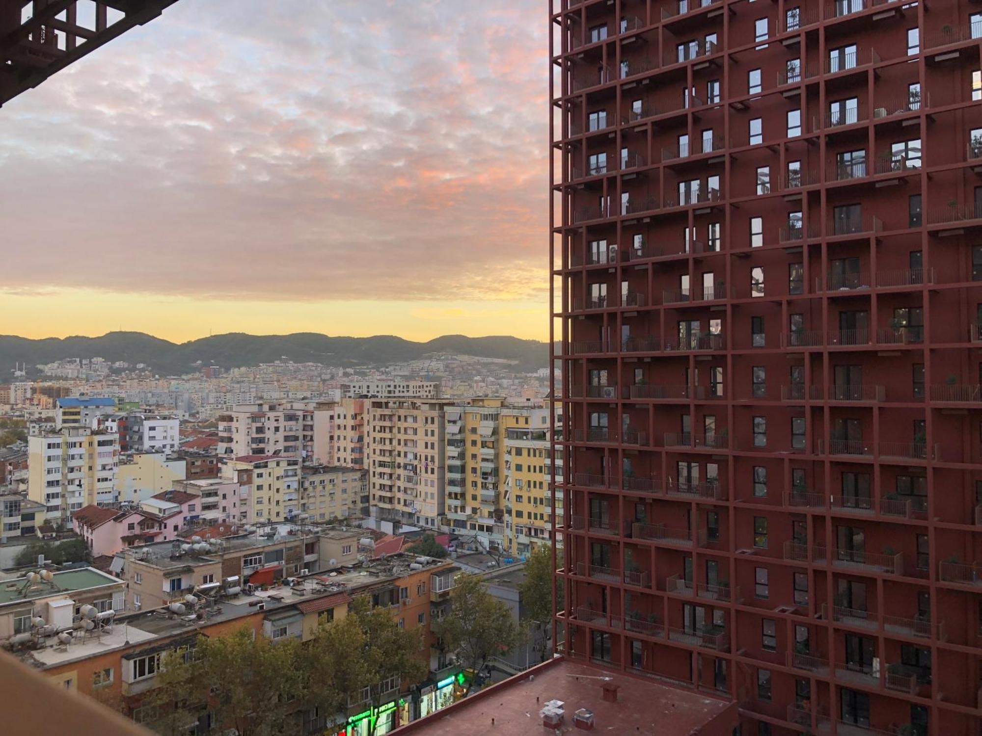Garden Building Luxury Apartment ティラナ エクステリア 写真