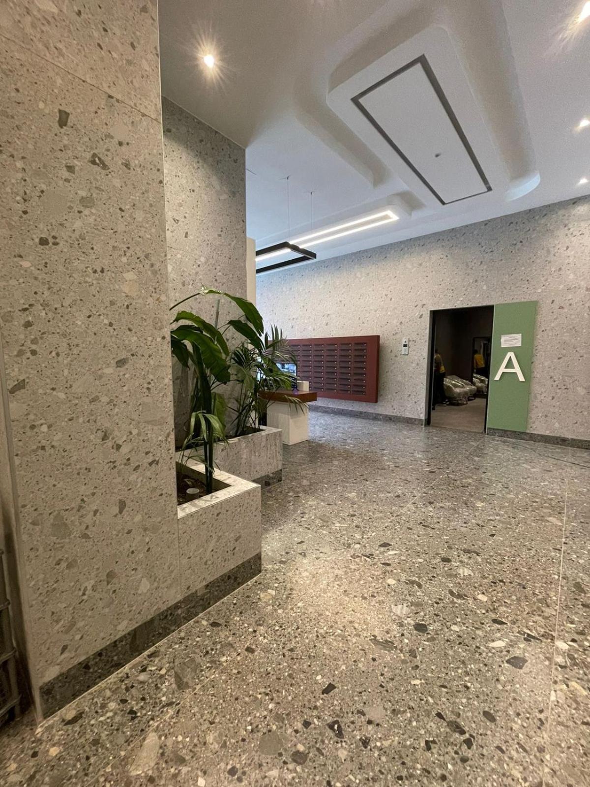 Garden Building Luxury Apartment ティラナ エクステリア 写真